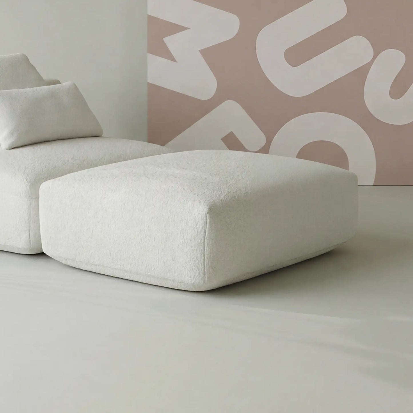 MOMO OTTOMAN - BOUCLE SNOW WHITE